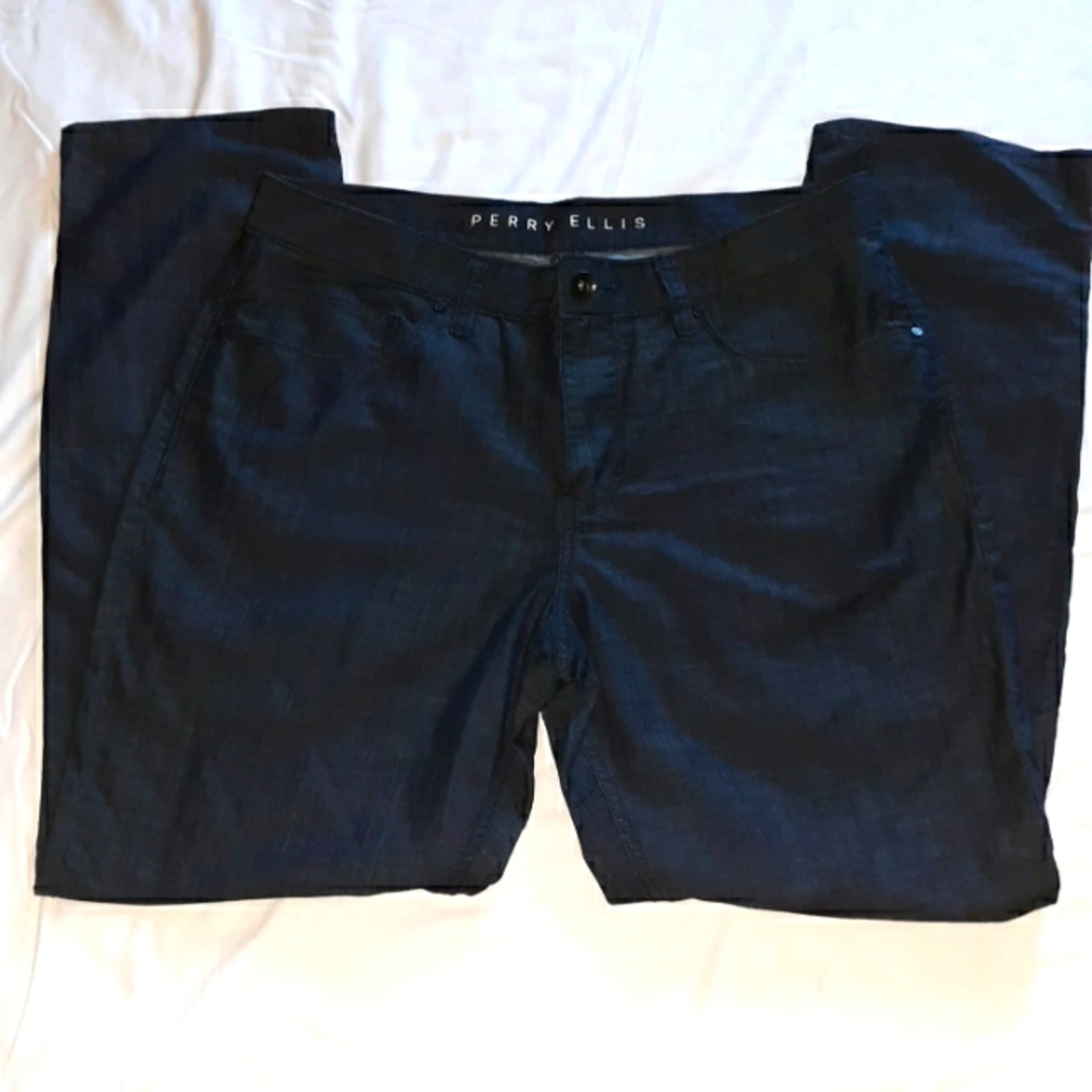 Perry Ellis blue Jean's. Men's size 34X30. NICE. LIKE NEW.